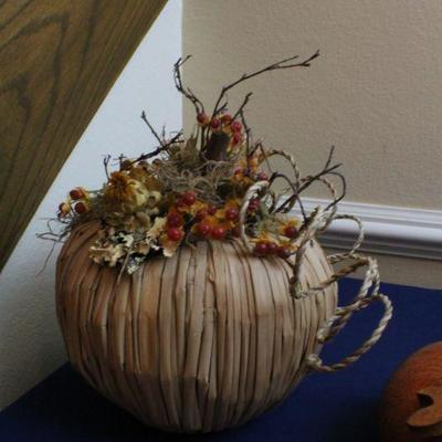 LOT #128: Assortment (3) of Halloween Holiday Home Deco 