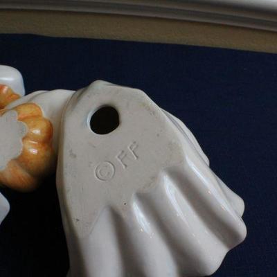 LOT #129: (2) Small Fitz and Floydâ„¢ Halloween Laughing Ghosts w/ Pumpkins