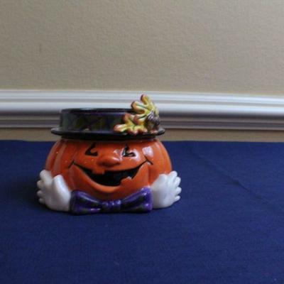 LOT #131: Fitz and Floydâ„¢ Halloween Smiling Pumpkin w/ Bowtie