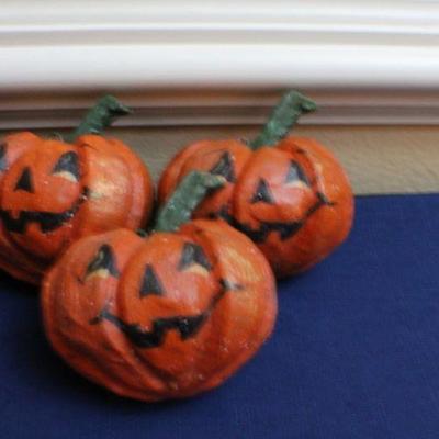 LOT #135: Assortment of Small Halloween Deco (Pumpkins, Black Bird, etc.)