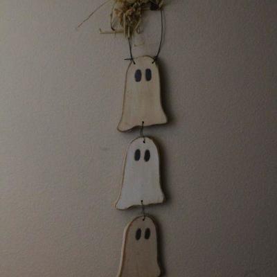 LOT #137: Hanging (3) Ghost Halloween Deco