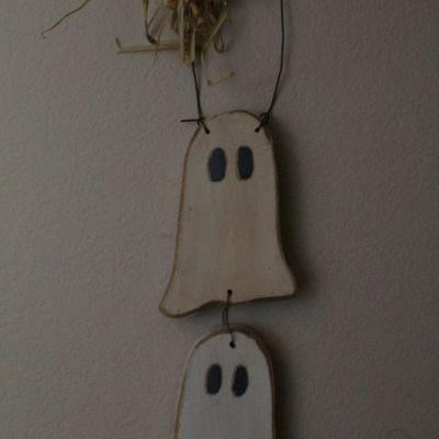 LOT #137: Hanging (3) Ghost Halloween Deco