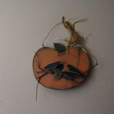 LOT #139: Vintage CHESTNUT LANE CREATIONSâ„¢ Hanging Halloween Pumpkin Deco