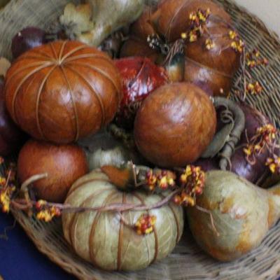 LOT #145: Large Fruit Bowl FALL HOLIDAY THEME