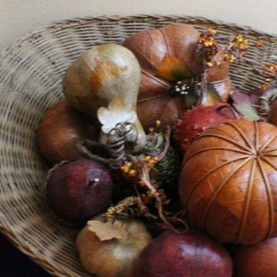 LOT #145: Large Fruit Bowl FALL HOLIDAY THEME