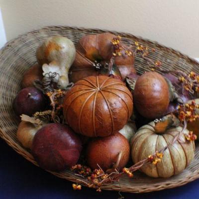 LOT #145: Large Fruit Bowl FALL HOLIDAY THEME
