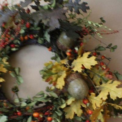 LOT #148: Holiday Fall Theme Wreath Light