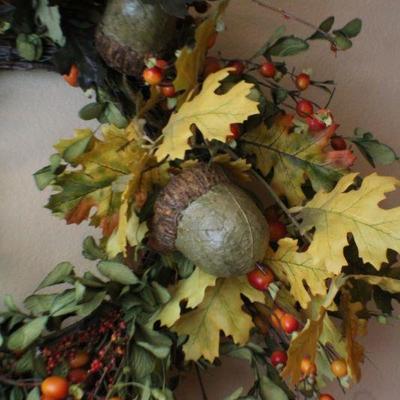 LOT #148: Holiday Fall Theme Wreath Light