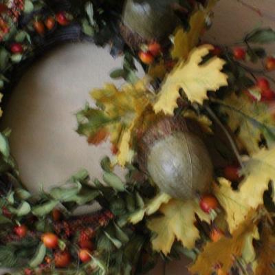 LOT #148: Holiday Fall Theme Wreath Light