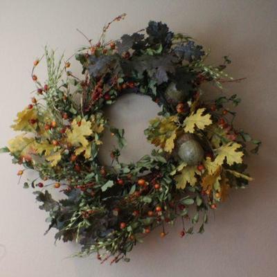 LOT #148: Holiday Fall Theme Wreath Light
