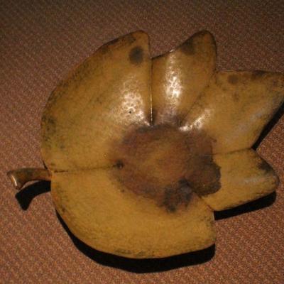 LOT #151: Large Leaf Design Platter 