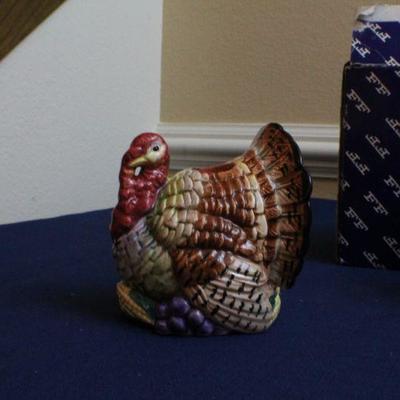 LOT #153: Pair of Fitz and Floydâ„¢ Ceramic Thanksgiving Turkey Decorative Figures