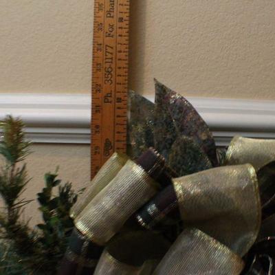 LOT #167: Large Christmas Wreath w/ Bow Feature