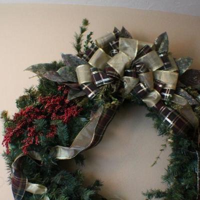 LOT #167: Large Christmas Wreath w/ Bow Feature