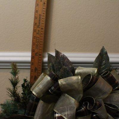 LOT #167: Large Christmas Wreath w/ Bow Feature