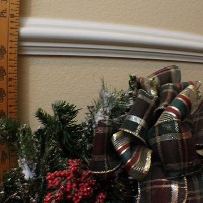 LOT #168: Large Christmas Wreath Plaid Bow Feature