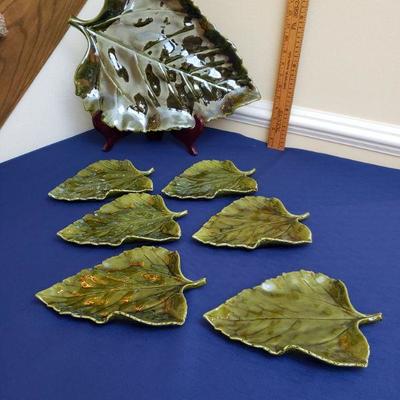 Lot 175: Crate & Barrel Green Leaf (6) Plate & Platter