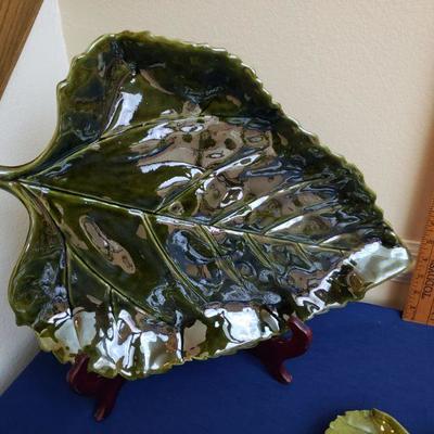 Lot 175: Crate & Barrel Green Leaf (6) Plate & Platter