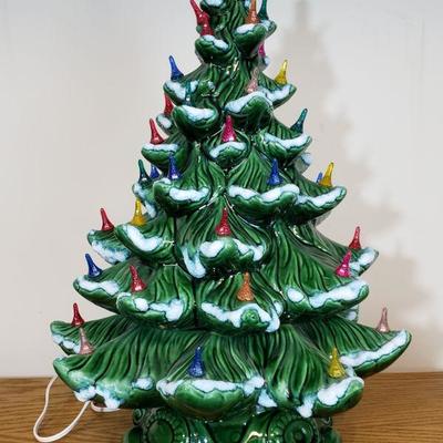 Lot 199: Ceramic Christmas Tree 