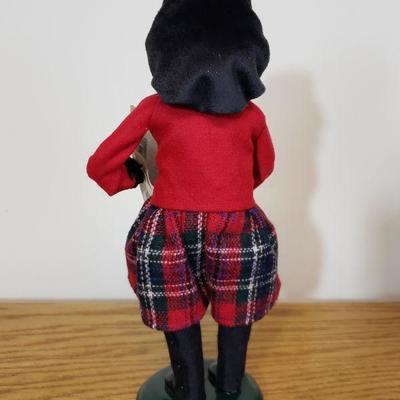 Lot 232: Byers Caroler Girl with Newspaper 