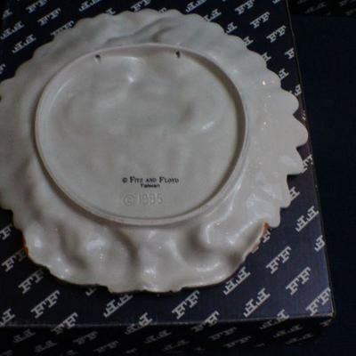 LOT #255: Pair of Vintage Fitz and Floydâ„¢ Holiday Serving Dishes