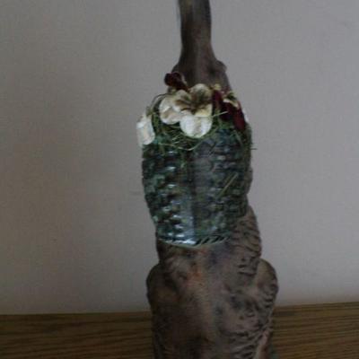 LOT #266: 1998 MONIâ„¢ Easter Holiday Bunny Figure w/ Flower Backpack 