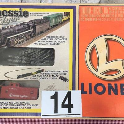 LOT#F14: Lionel Chessie Flyer Train Set
