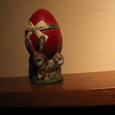 LOT #287: 2003 MONIâ„¢ Easter Egg Red w/ Bow Home Deco 