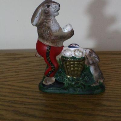 LOT #291: 2001 MONIâ„¢ Easter Bunny w/ Child in Red Pants 