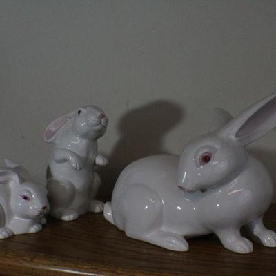 LOT #300: Set of (3) Fitz and Floydâ„¢Â Ceramic White Easter Bunnies Home Deco 
