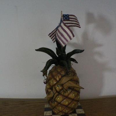 LOT #305: Pineapple w/ American Flags Patriotic Home deco 