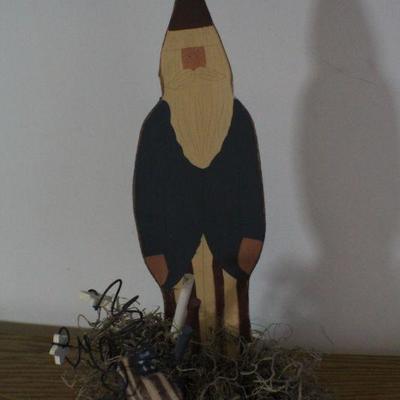 LOT #312: Christmas Santa Claus Wood Patriotic Home Deco Figure 