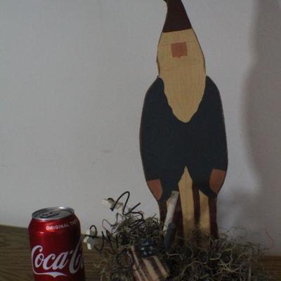 LOT #312: Christmas Santa Claus Wood Patriotic Home Deco Figure 