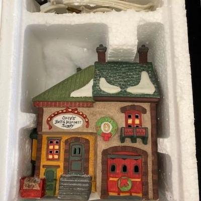 LOT#G41: Department 56 Heritage Village Collection Christmas Houses