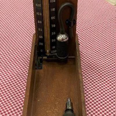 LOT#F44: Vintage Baumanometer