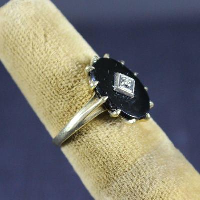LOT#J47: 10K Antique Black Onyx Ladies Ring