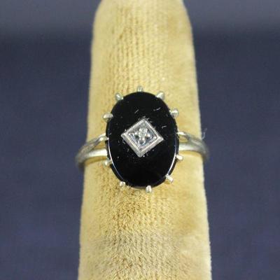 LOT#J47: 10K Antique Black Onyx Ladies Ring