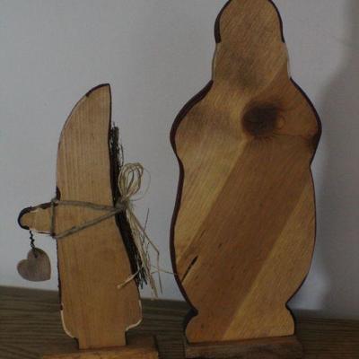 LOT #330: Vintage CHESTNUT LANE CREATIONSâ„¢Â Wood Santa Claus Pair