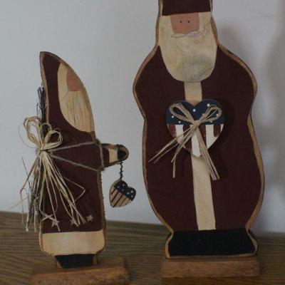 LOT #330: Vintage CHESTNUT LANE CREATIONSâ„¢Â Wood Santa Claus Pair
