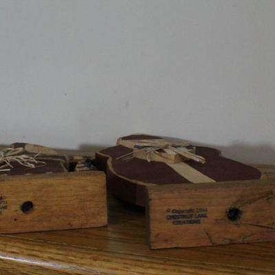 LOT #330: Vintage CHESTNUT LANE CREATIONSâ„¢Â Wood Santa Claus Pair