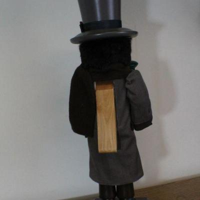 LOT #330: Authentic CHRISTIAN ORIGINALâ„¢ Made in Germany Bob Cratchit Holiday Home deco Nutcracker #343 of 5,000