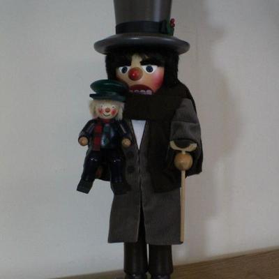 LOT #330: Authentic CHRISTIAN ORIGINALâ„¢ Made in Germany Bob Cratchit Holiday Home deco Nutcracker #343 of 5,000