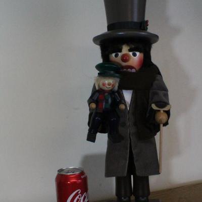 LOT #330: Authentic CHRISTIAN ORIGINALâ„¢ Made in Germany Bob Cratchit Holiday Home deco Nutcracker #343 of 5,000