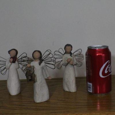 LOT #339: Willow Treeâ„¢ (3) Angel of Hope Figures 
