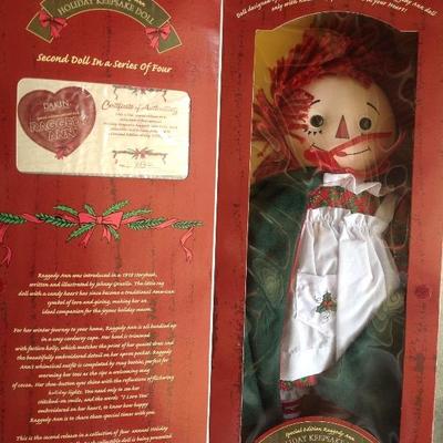Raggedy Ann Dakin holiday keepsake doll with coa 