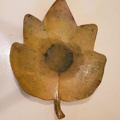Lot 372: Large Metal Leaf Tray
