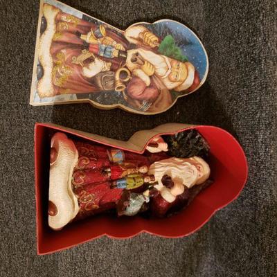 Lot 387: Santa with Box