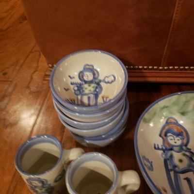 Lot 425: M.A. Hadley Dish Set