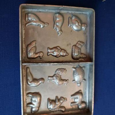 Lot 439: Vintage Baking lot