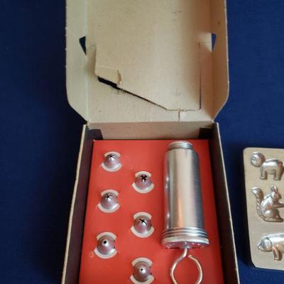 Lot 439: Vintage Baking lot
